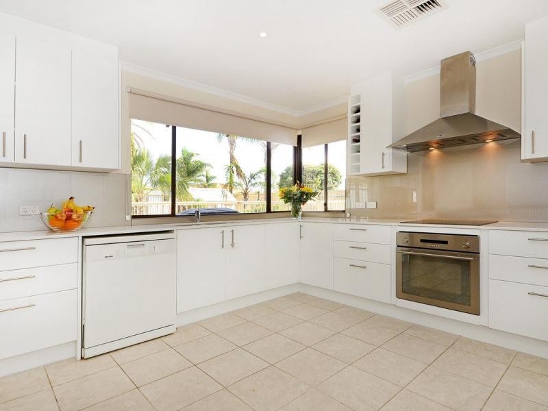 33 Firwood Trail, Woodvale WA 6026