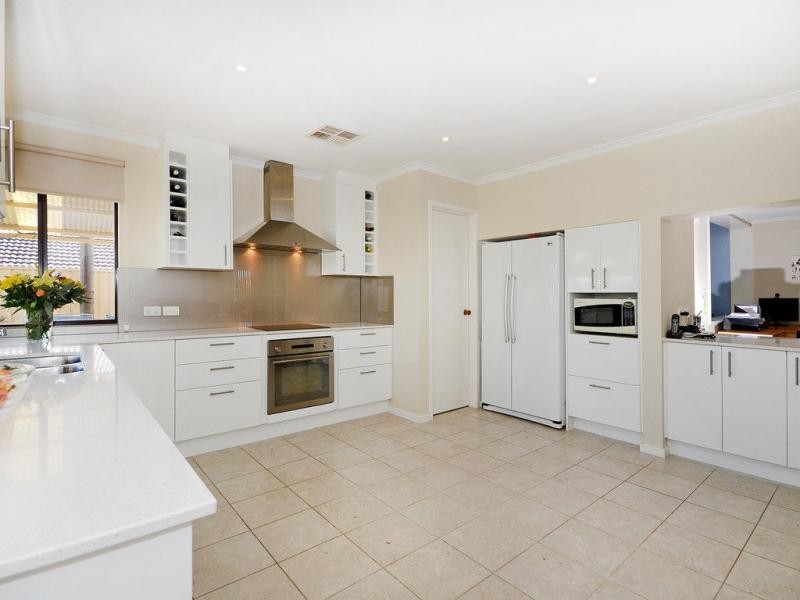 33 Firwood Trail, Woodvale WA 6026