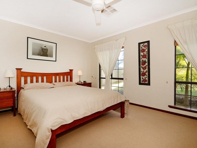 33 Firwood Trail, Woodvale WA 6026