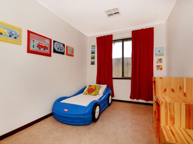 33 Firwood Trail, Woodvale WA 6026
