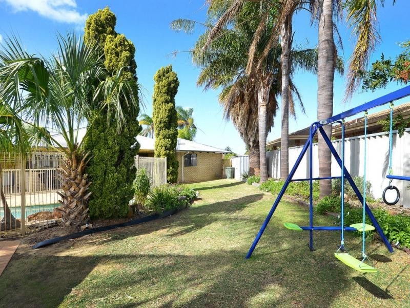 33 Firwood Trail, Woodvale WA 6026