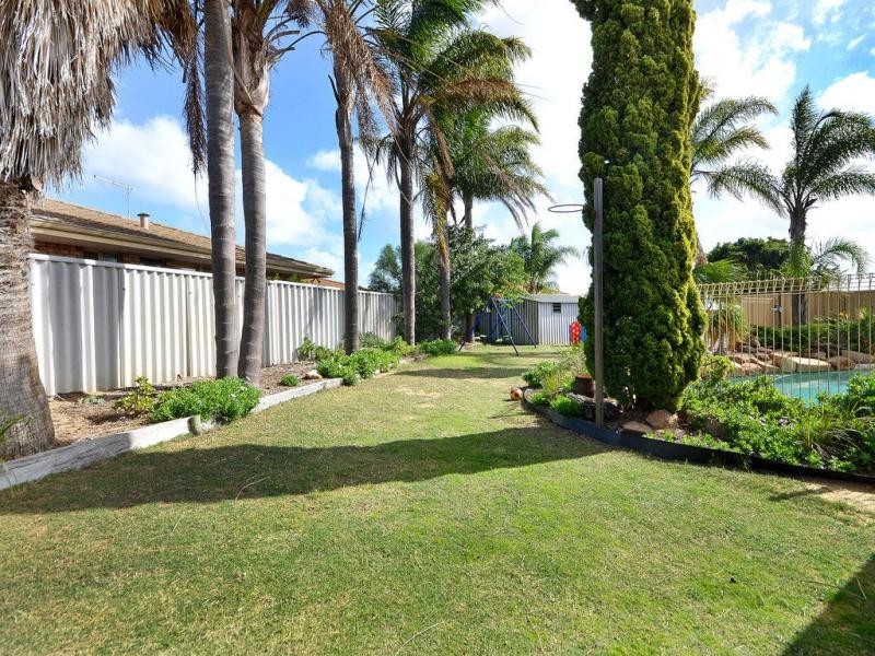 33 Firwood Trail, Woodvale WA 6026