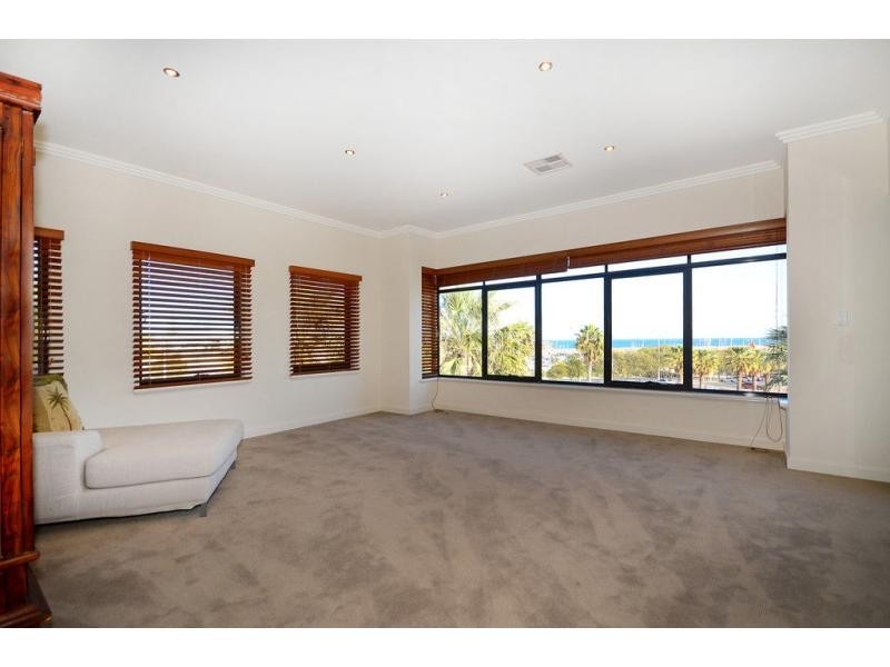 10 Ocean Falls Boulevard, Mindarie WA 6030