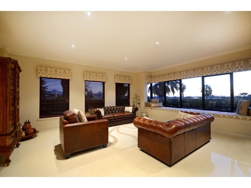 10 Ocean Falls Boulevard, Mindarie WA 6030