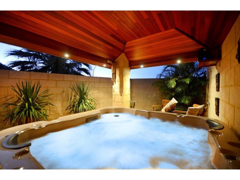 10 Ocean Falls Boulevard, Mindarie WA 6030