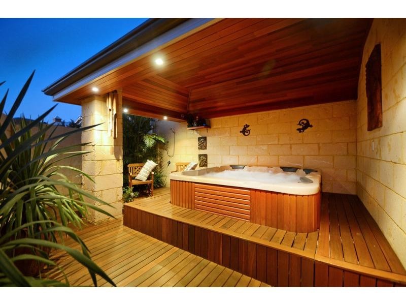 10 Ocean Falls Boulevard, Mindarie WA 6030