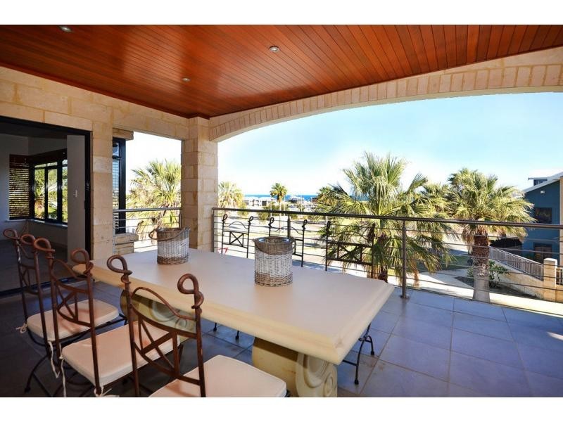 10 Ocean Falls Boulevard, Mindarie WA 6030