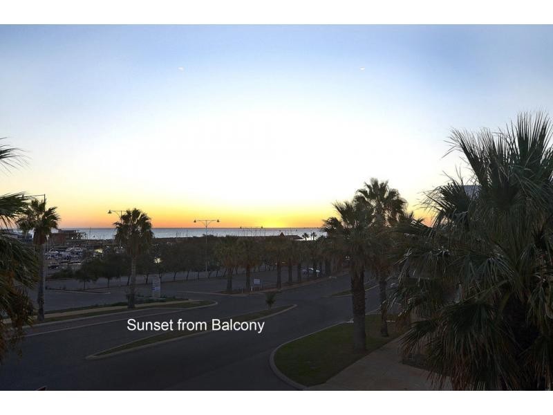10 Ocean Falls Boulevard, Mindarie WA 6030