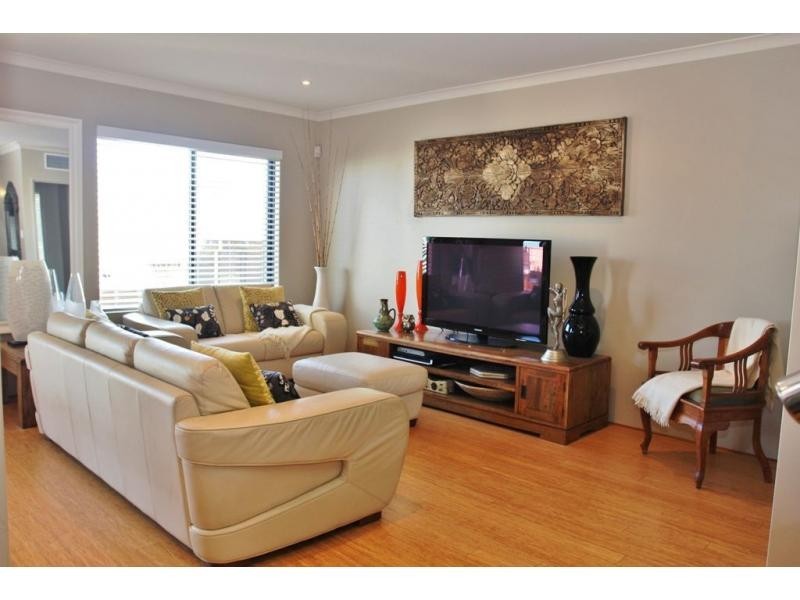 27 Toulon Circle, Mindarie WA 6030