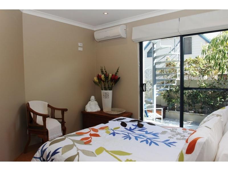 27 Toulon Circle, Mindarie WA 6030