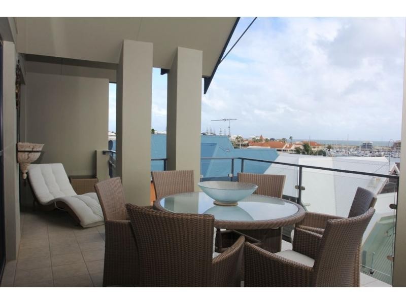 27 Toulon Circle, Mindarie WA 6030