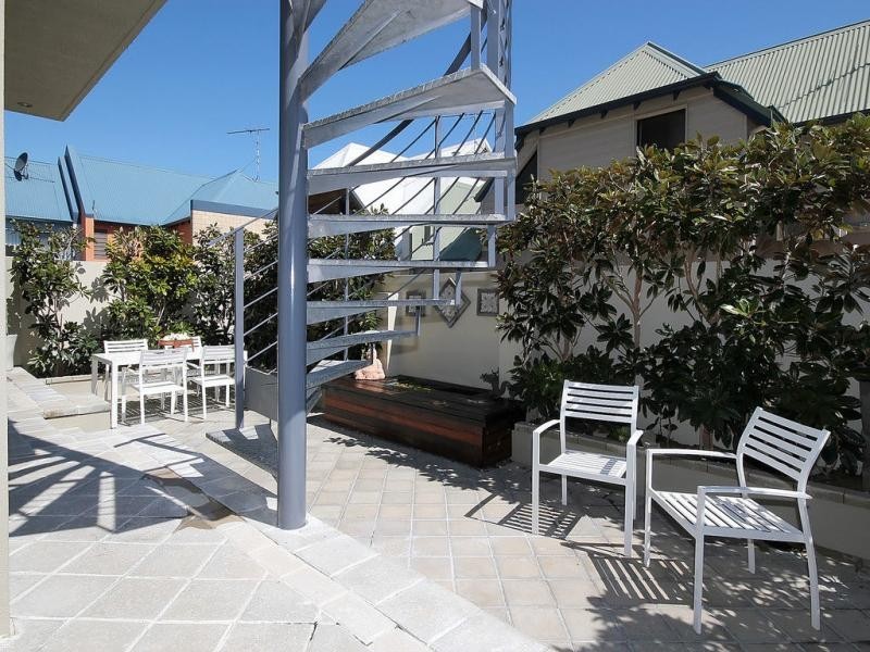 27 Toulon Circle, Mindarie WA 6030