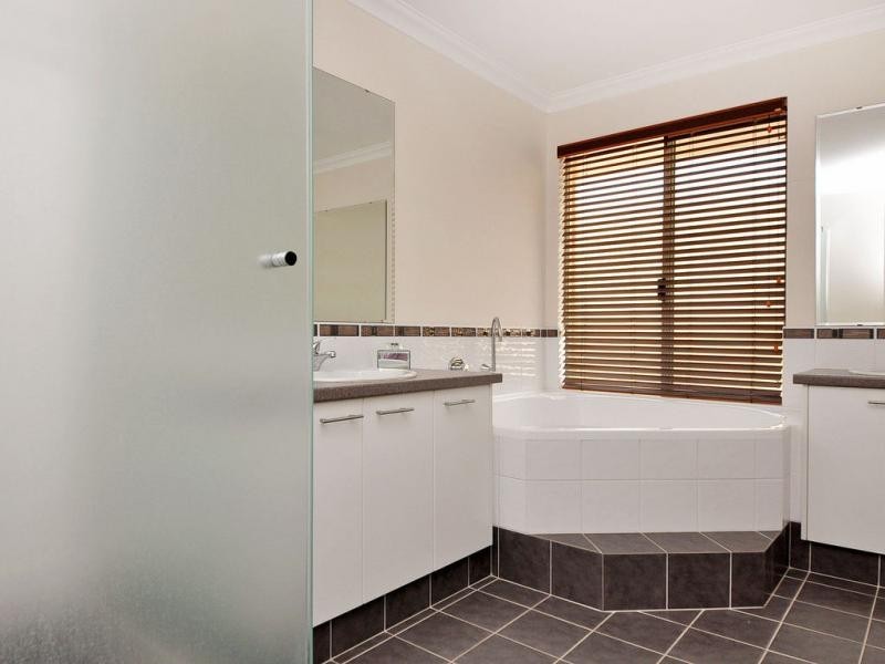 11 Hewlett Turn, Tapping WA 6065