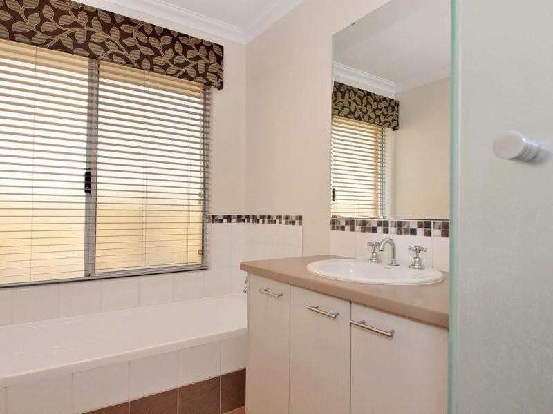 11 Hewlett Turn, Tapping WA 6065