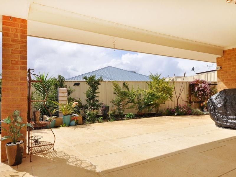 11 Hewlett Turn, Tapping WA 6065