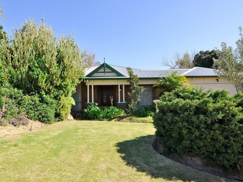 24 Castlegate Way, Woodvale WA 6026