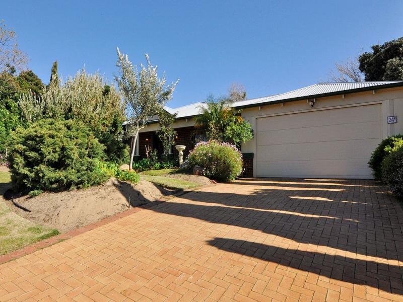 24 Castlegate Way, Woodvale WA 6026