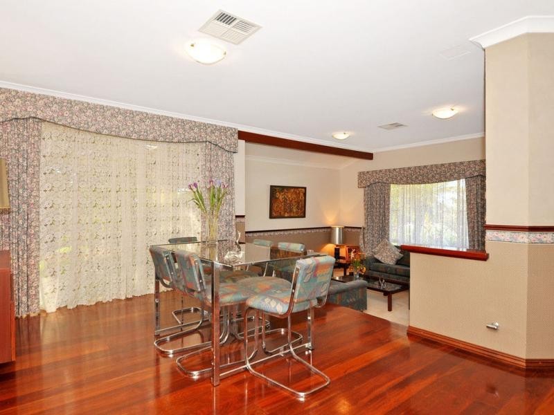 24 Castlegate Way, Woodvale WA 6026