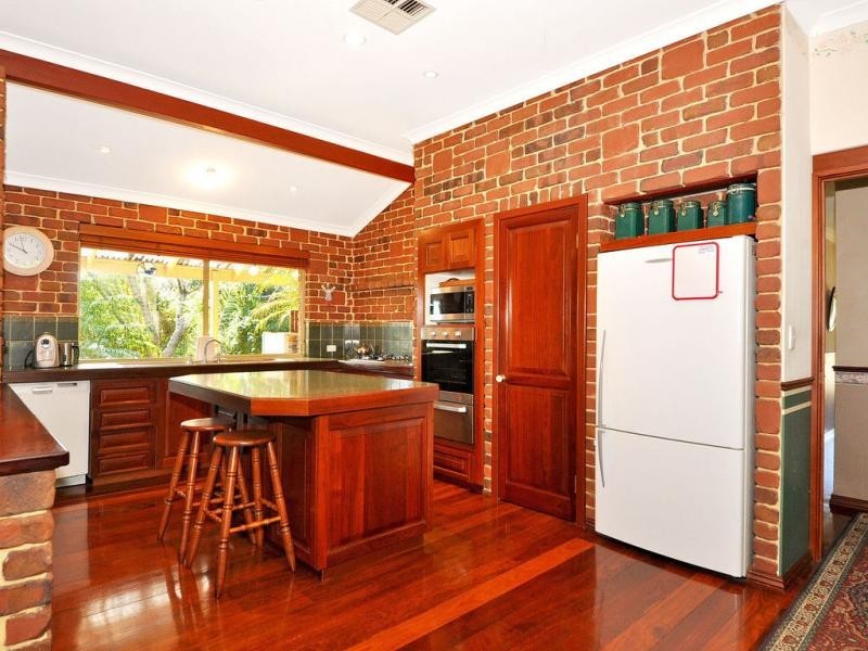 24 Castlegate Way, Woodvale WA 6026