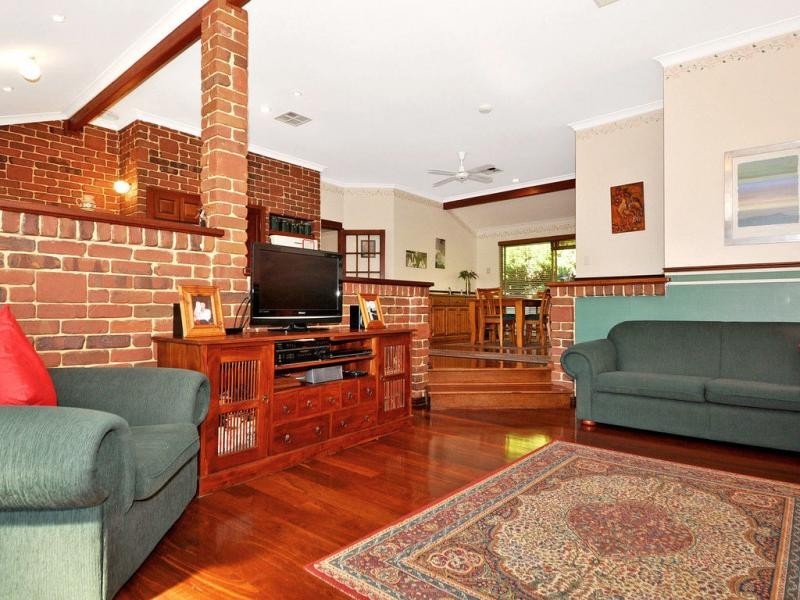 24 Castlegate Way, Woodvale WA 6026