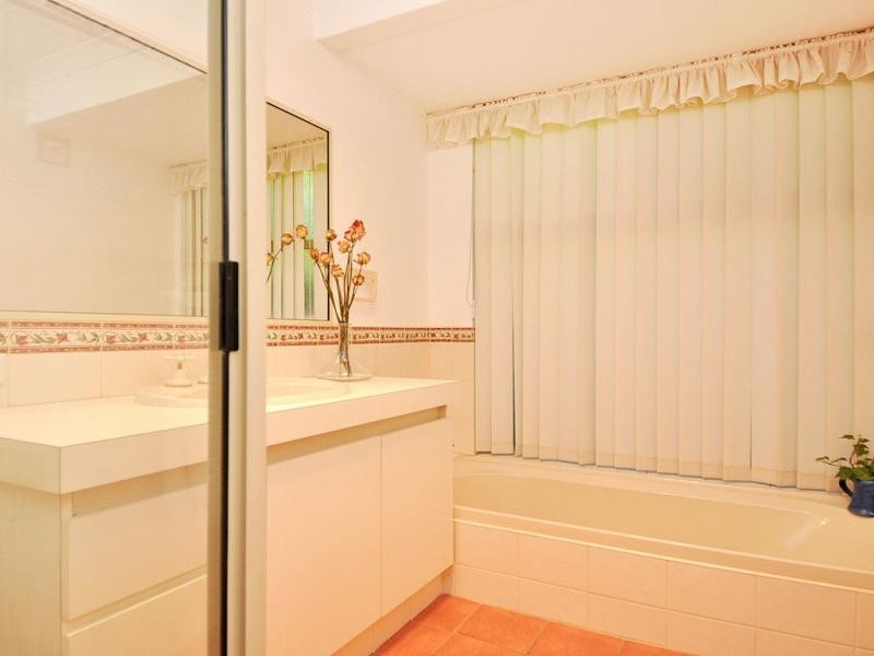 24 Castlegate Way, Woodvale WA 6026