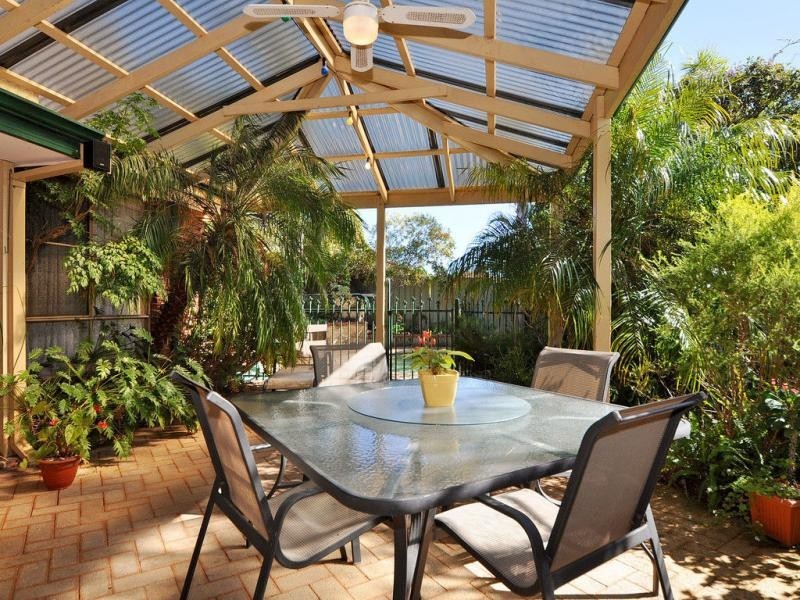 24 Castlegate Way, Woodvale WA 6026