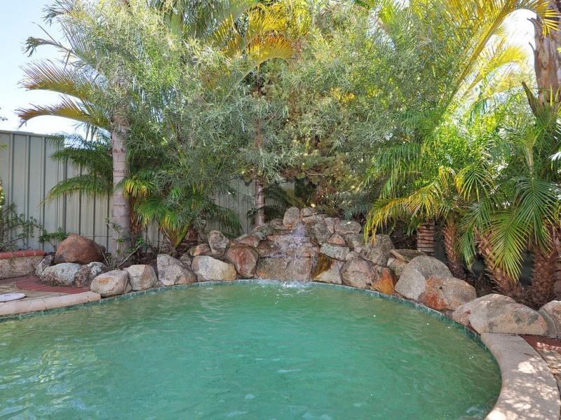 24 Castlegate Way, Woodvale WA 6026