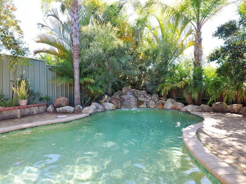 24 Castlegate Way, Woodvale WA 6026