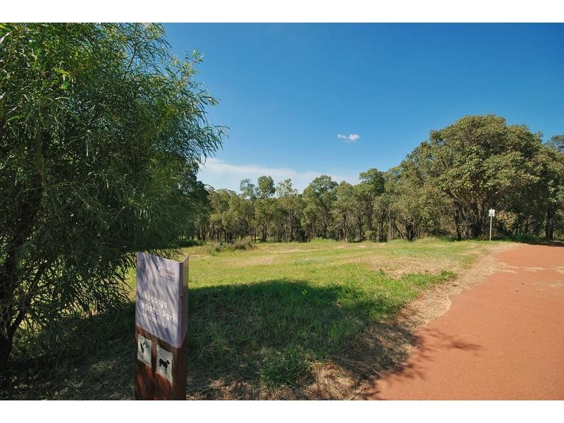 24 Castlegate Way, Woodvale WA 6026