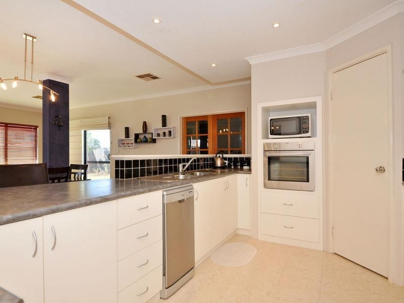 6 Waite Ridge, Aveley WA 6069