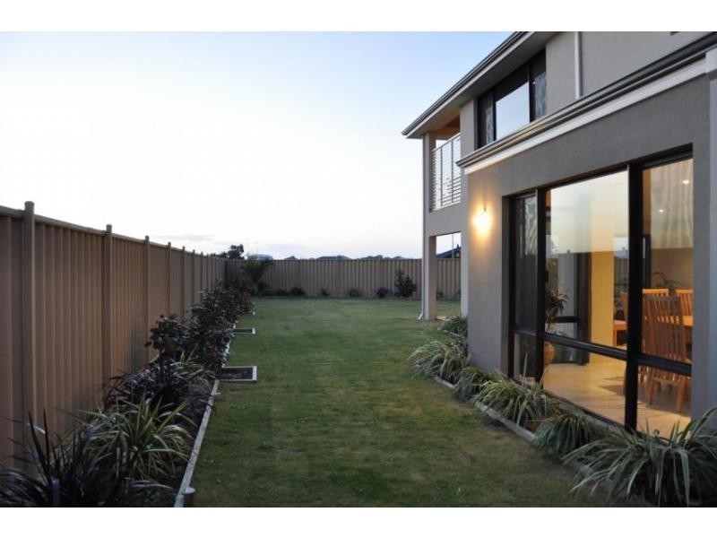 4 Kallatina Drive, Iluka WA 6028