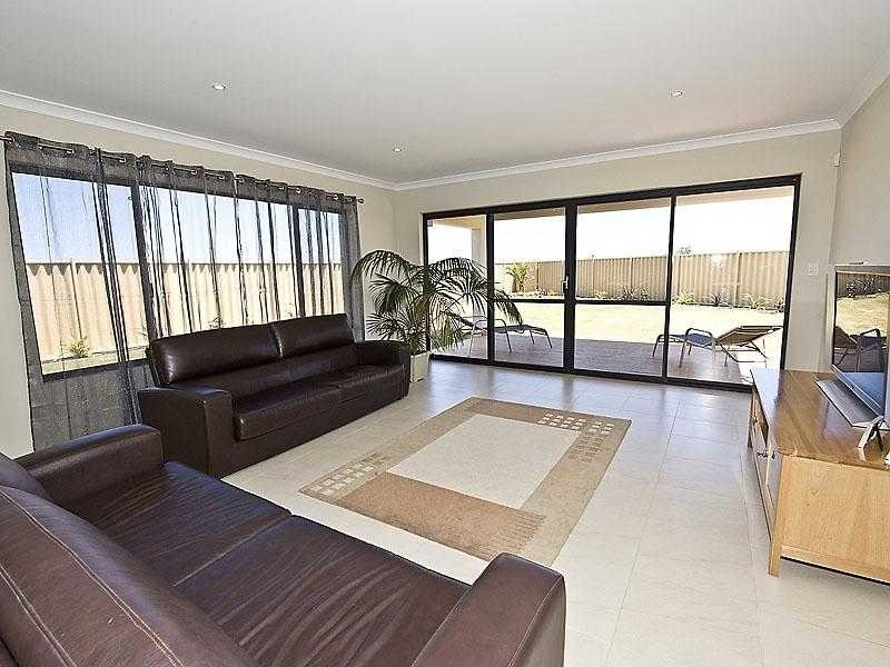 4 Kallatina Drive, Iluka WA 6028