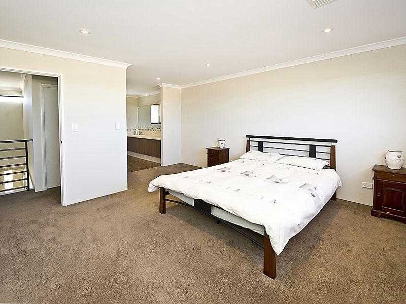 4 Kallatina Drive, Iluka WA 6028