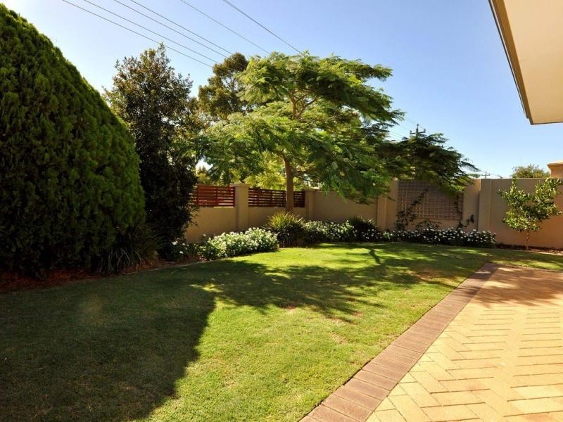 12 Doveridge Drive, Duncraig WA 6023
