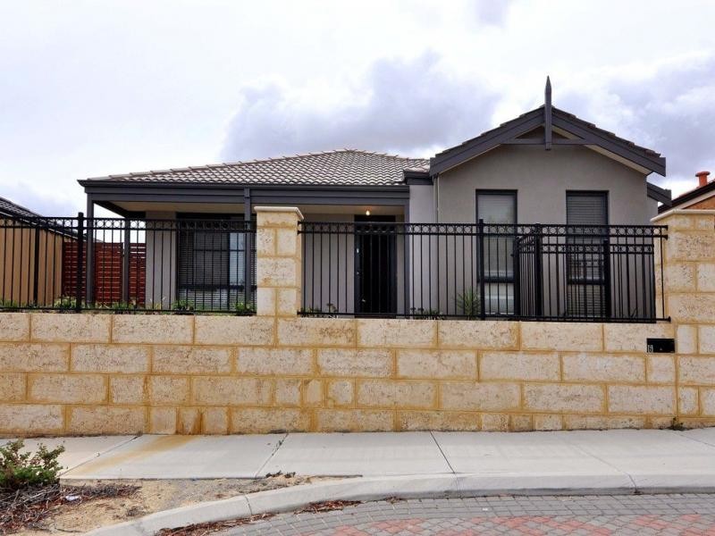 6 Ripplevale Circle, Carramar WA 6031