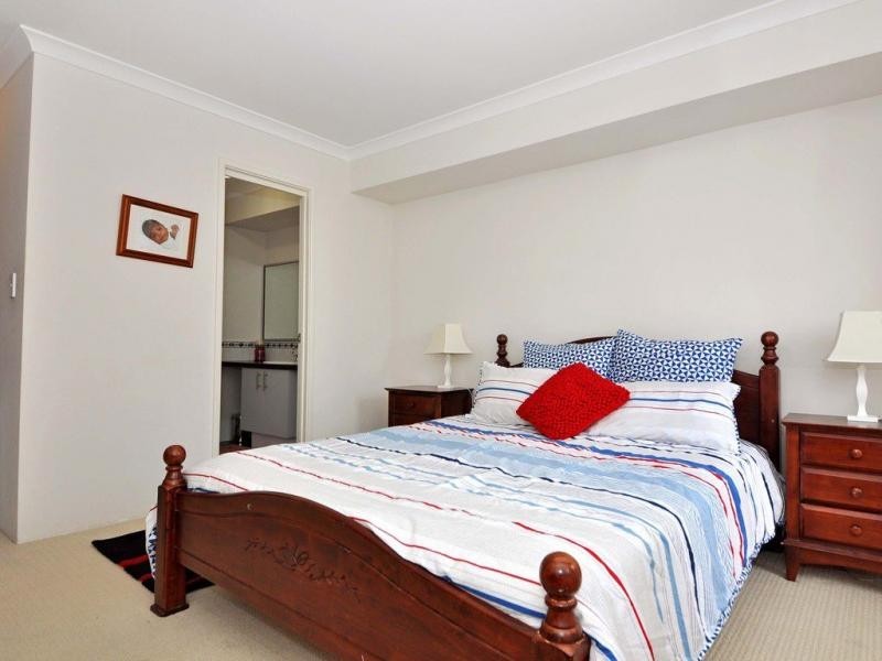6 Ripplevale Circle, Carramar WA 6031