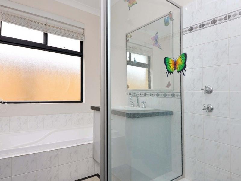 6 Ripplevale Circle, Carramar WA 6031