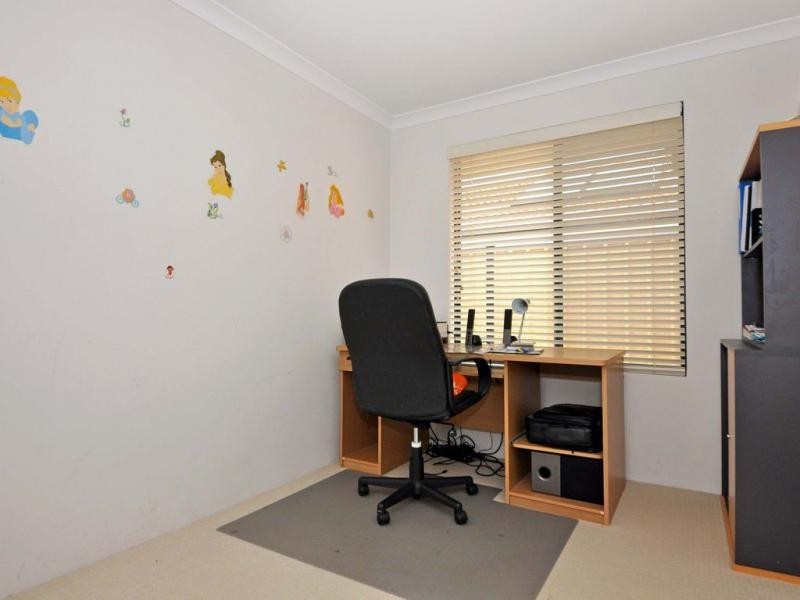 6 Ripplevale Circle, Carramar WA 6031