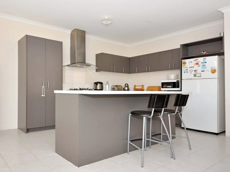 6 Ripplevale Circle, Carramar WA 6031