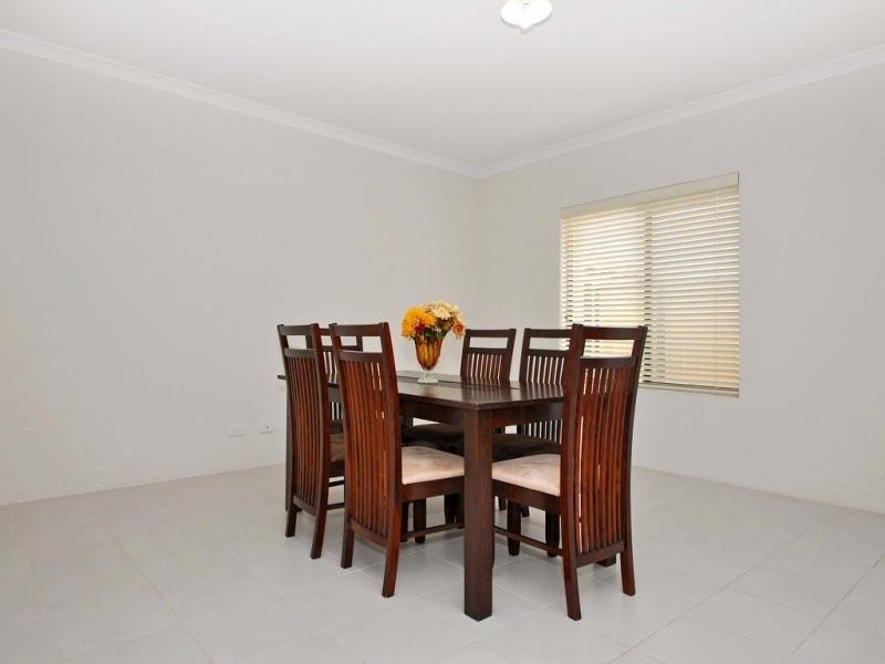 6 Ripplevale Circle, Carramar WA 6031