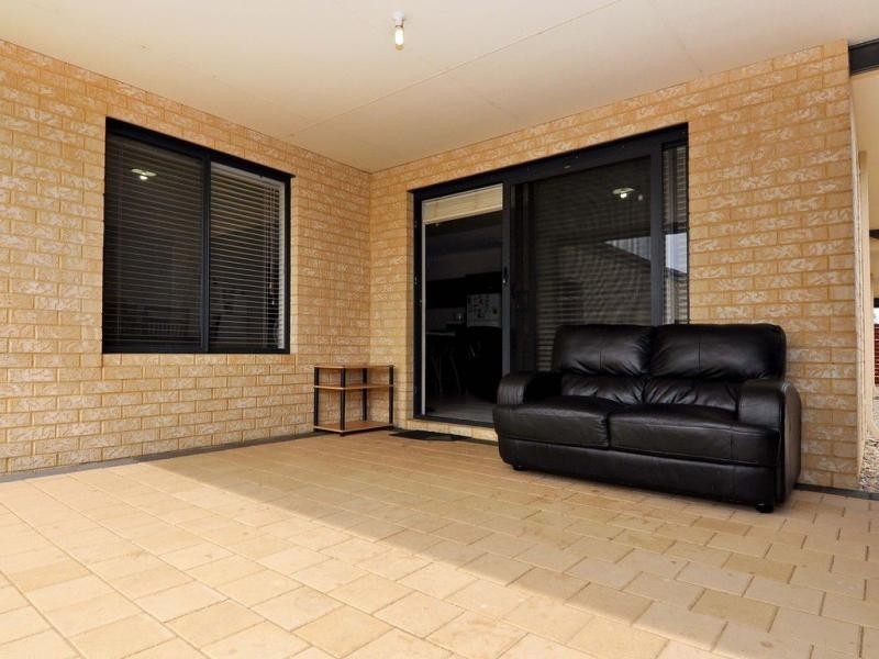 6 Ripplevale Circle, Carramar WA 6031