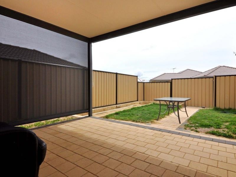 6 Ripplevale Circle, Carramar WA 6031
