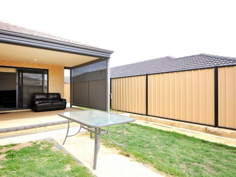 6 Ripplevale Circle, Carramar WA 6031