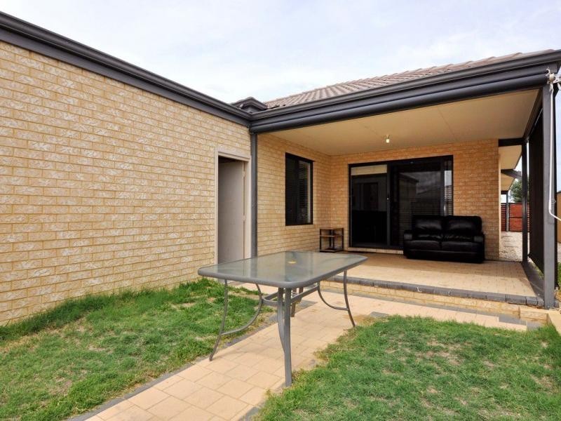 6 Ripplevale Circle, Carramar WA 6031