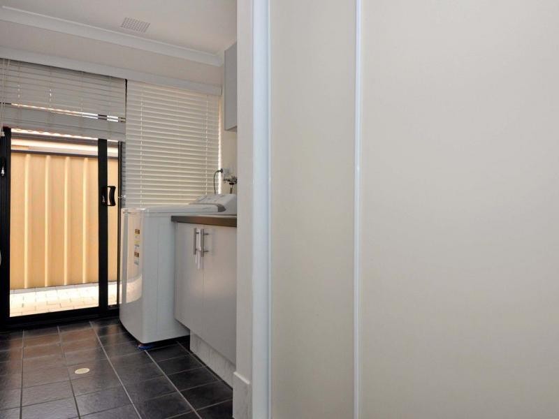 6 Ripplevale Circle, Carramar WA 6031