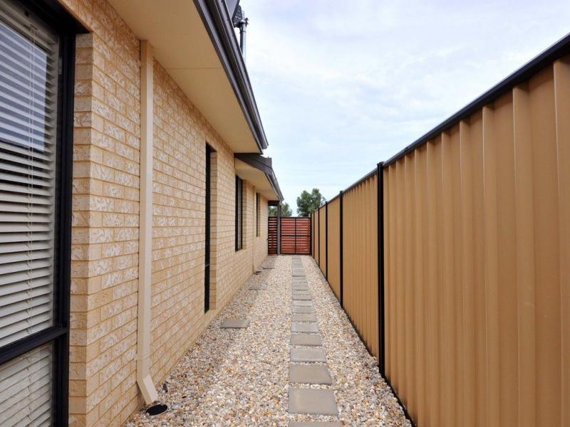 6 Ripplevale Circle, Carramar WA 6031