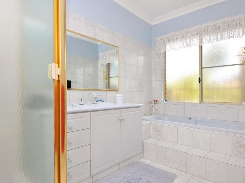 6 Baroola Place, Ocean Reef WA 6027