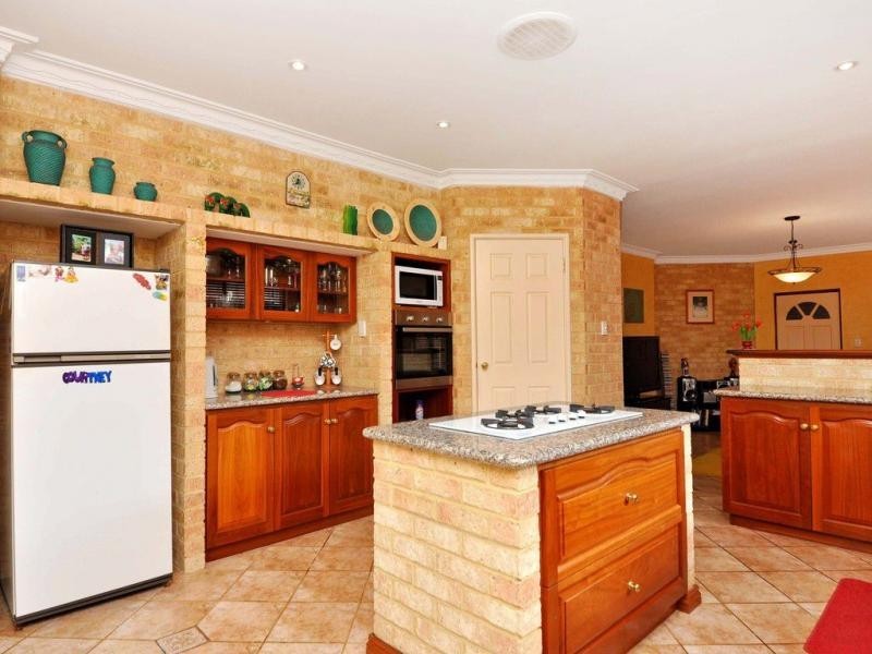 6 Baroola Place, Ocean Reef WA 6027