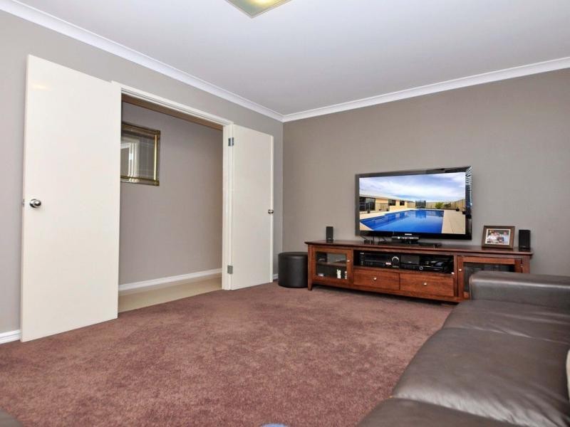 40 Lynella Circuit, Banksia Grove WA 6031