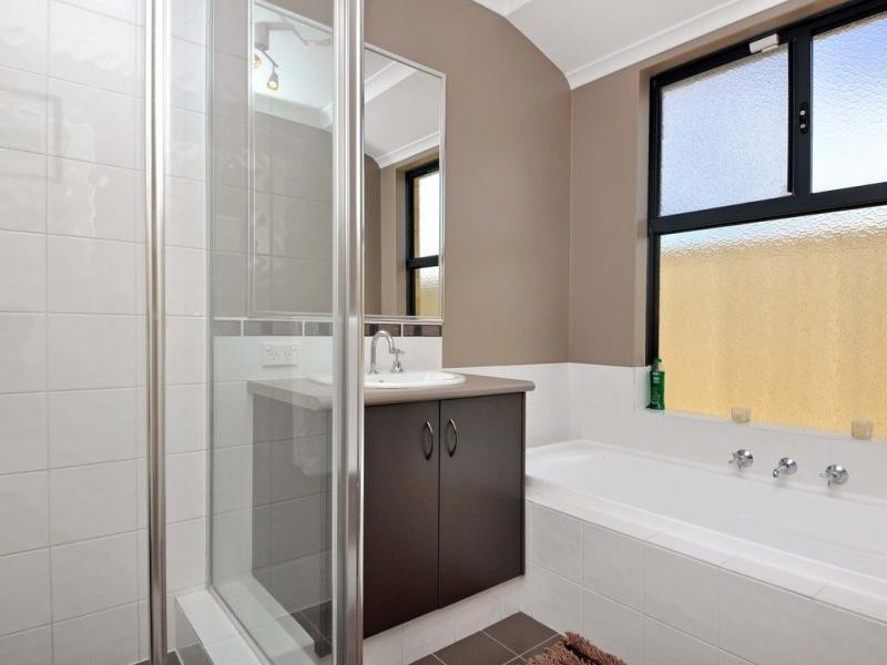 40 Lynella Circuit, Banksia Grove WA 6031